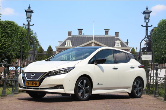 Nissan Leaf TEKNA 40 KWH | DEALER OH! | LEDER | NAVI | CAMERA | CLIMA | WINTERPACK | ADAPT. CRUISE | DODEHOEK | PARK SENS V+A | XENON | 17'