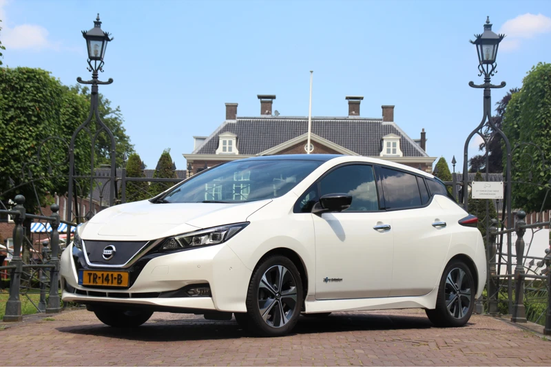 Nissan Leaf TEKNA 40 KWH | DEALER OH! | LEDER | NAVI | CAMERA | CLIMA | WINTERPACK | ADAPT. CRUISE | DODEHOEK | PARK SENS V+A | XENON | 17'