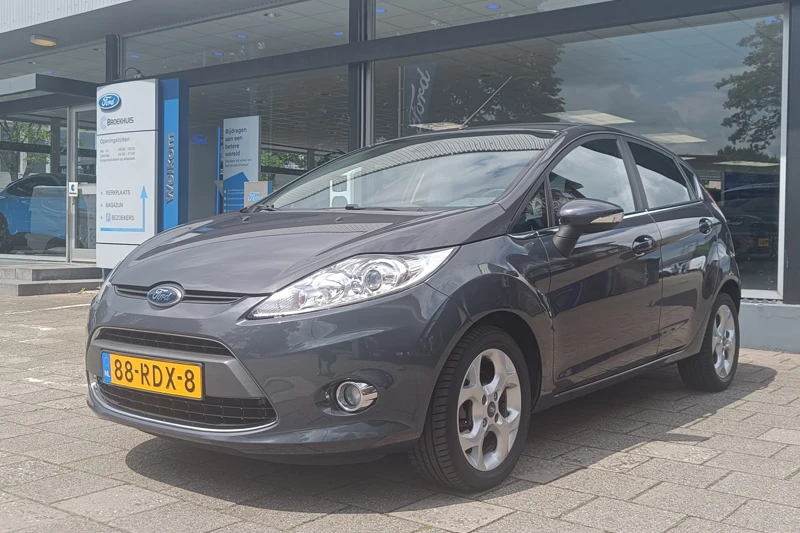 Ford Fiesta 1.25 Titanium | Clima | Cruise | PDC | Lichtmetaal | Bluetooth | Voorruit Verwarming |