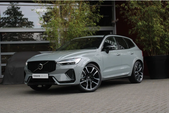 Volvo XC60 Recharge T6 AWD Ultimate Dark | Luchtvering | 22" Velgen | Schuifdak | Harman/Kardon | Adaptive Cruise | 360 Camera