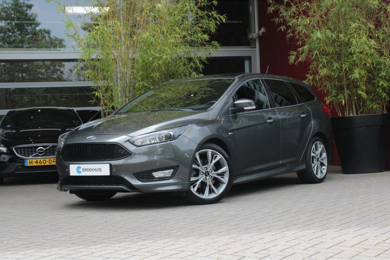 Ford FOCUS Wagon 1.5 ST-Line 182pk | Camera | Stuur/stoelverwarming | Xenon | Navigatie | Cruise Control | 18" Velgen