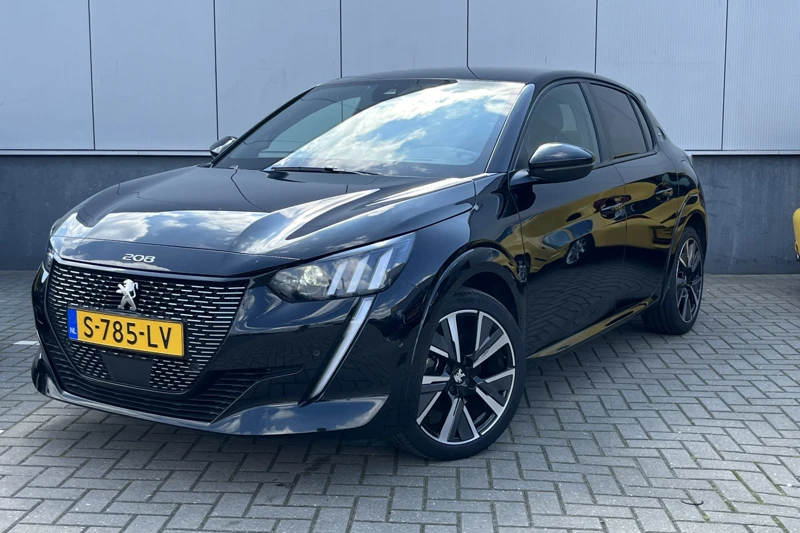 Peugeot 208 1.2 100PK GT | Automaat | Camera | Navigatie | Keyless Start | 3D Dash | LED | 17'' Lichtmetaal | Ri