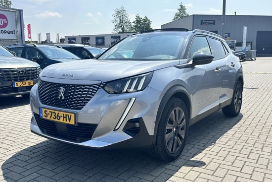 Peugeot e-2008 EV GT Pack 50 kWh | Panorama Dak | Stoelverwarming | Leder/Alcantara | Adaptieve Cruise | LED | Parkeersensoren Rondom |