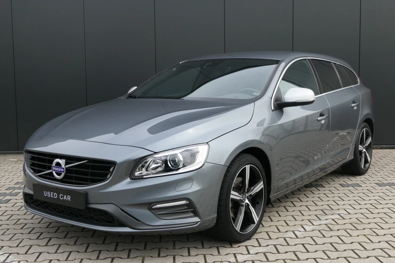 Volvo V60 2.0 T4 R-Design Business Sport | Trekhaak | Bi-Xenon | Stoelverwarming |