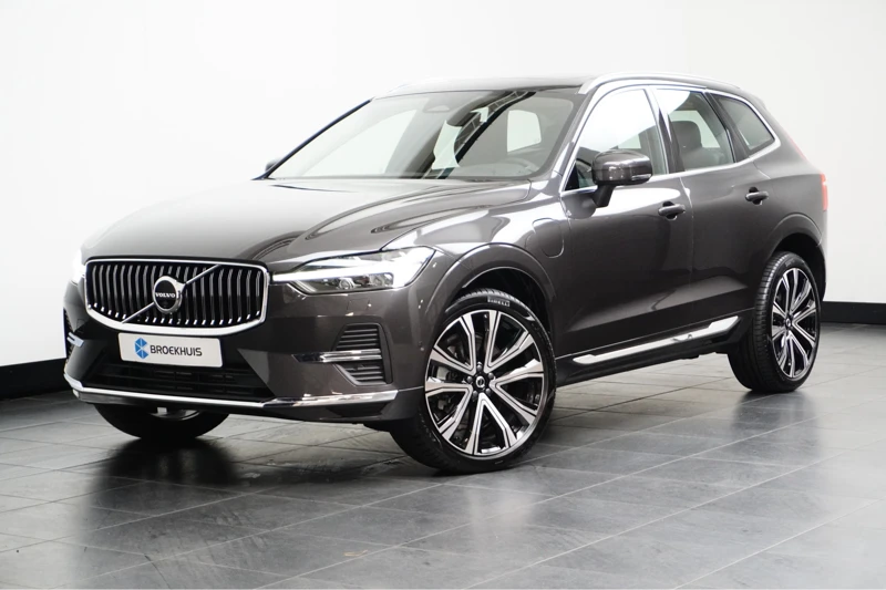 Volvo XC60 Recharge T6 AWD Plus Bright Long Range | Lightning Pack | Climate Pro Pack | 360o camera | 21" wielen | Parkeerverwarming |