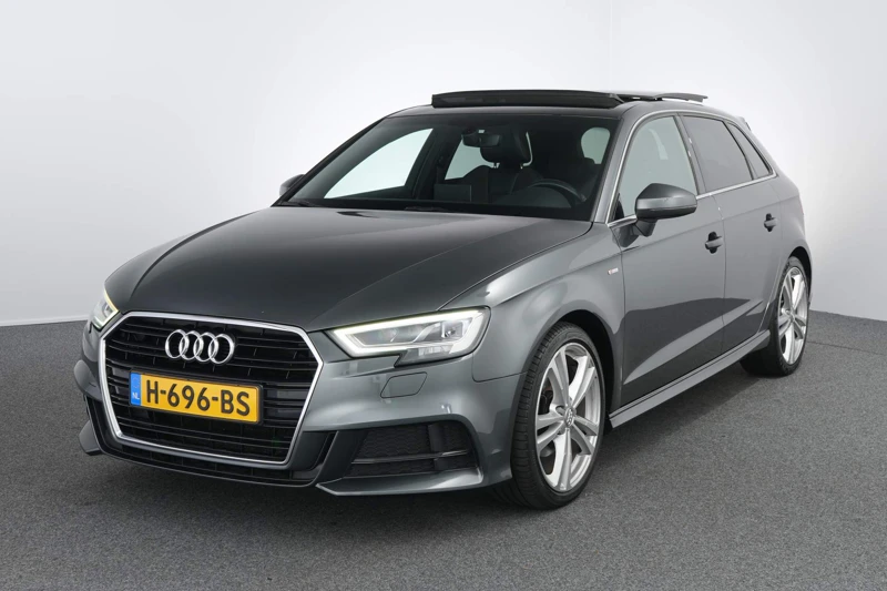 Audi A3 Sportback 30 TFSI Advance Sport | Schuif/- kantel dak | Navi | Stoelverwarming | Comfort stoelen |