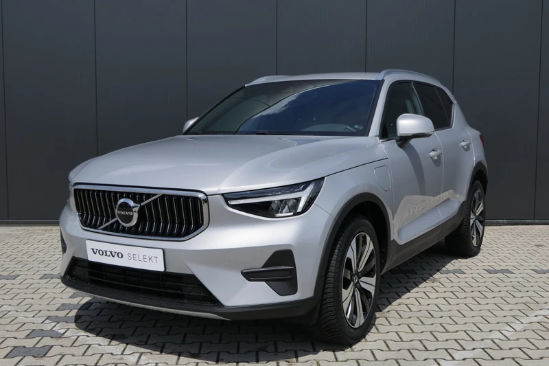 Volvo XC40 T4 Recharge Bright | Camera | Stoelverwarming | 19 Inch | Elektrische Achterklep | Privacy Glass | CarPlay/Android Auto