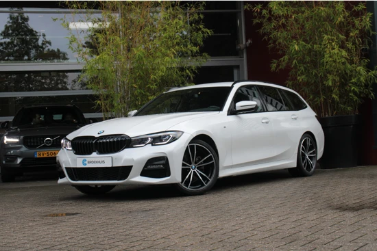 BMW 3 Serie Touring 320i Business Edition Plus M-Pakket | Shadow Line | laser-LED | Adaptive Cruise | BLIS | Camera | Keyless | Stuur/stoelv