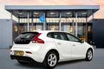 Volvo V40 T2 Kinetic | All season banden | Xenon | Stoelverwarming | Regensensor | Digitaal Instrumentenpaneel | Climate Control