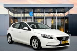 Volvo V40 T2 Kinetic | All season banden | Xenon | Stoelverwarming | Regensensor | Digitaal Instrumentenpaneel | Climate Control