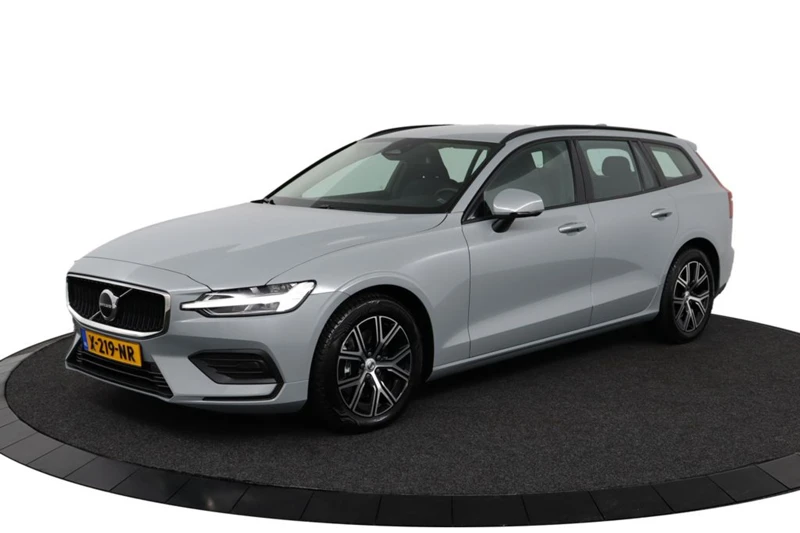 Volvo V60 B3 Essential Edition | Stoel & stuurwielverwarming | High performance audio | Park assist voor & achter | Parkassist camera | DA