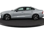 Volvo S60 B4 Plus Dark | Stoel & stuurwielverwarming | Adaptieve cruise control | Park assist voor & achter | Parkassist camera | DAB+ | A