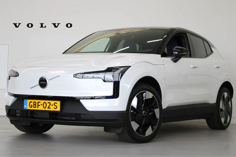 Volvo EX30 Extended Range 272PK Plus 69kWh | Stoelverw | Getint Glas | 19'' | HK Audio | Elektr Klep | Zwart dak