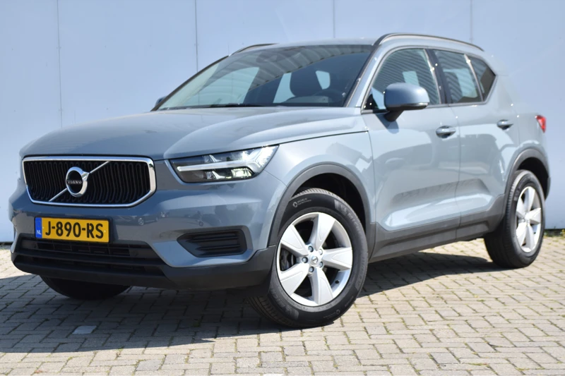 Volvo XC40 T2 Momentum Core #LageKM #Camera #ThunderGrey