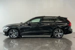 Volvo V60 B4 Plus Dark | Lightning Pack | Climate Pro Pack | Panoramadak | Cruise adaptief | BLIS | Getint glas | Trekhaak |