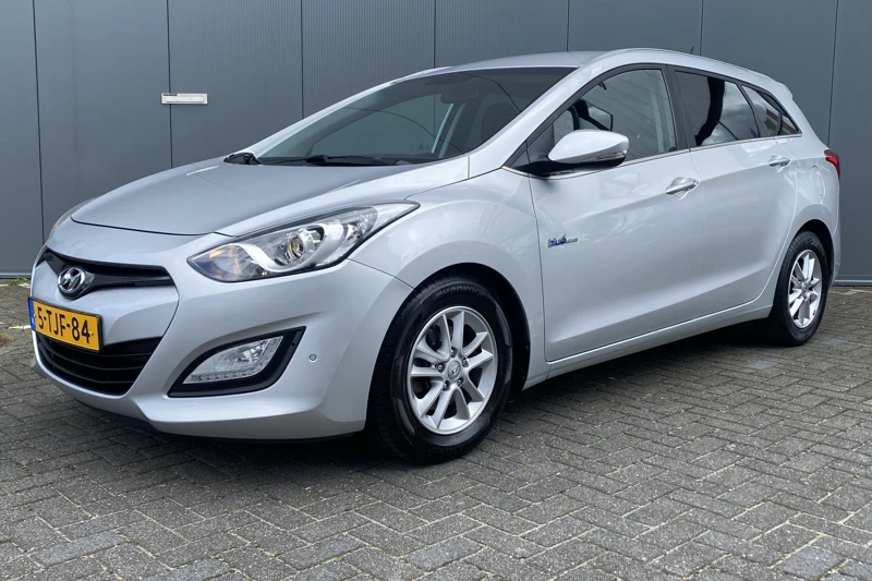 Hyundai i30 Wagon 1.6 GDI 135pk Business Edition | Climate controle | Trekhaak | Camera | Parkeersensoren voor en achter | Cruise controle |