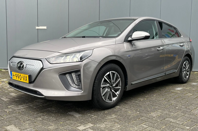 Hyundai IONIQ Comfort EV 136pk | Camera | Adaptive Cruise controle | Keyless entry | Draadloze lader | Premium Audio | Navigatie