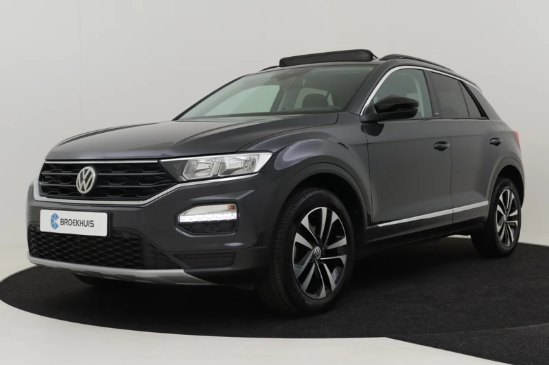 Volkswagen T-Roc 1.0 TSI UNITED 116pk | Panorama dak | navigatie | Parkeersensoren v+a | App connect | Stoelverwarming | DAB radio | 17"LMV