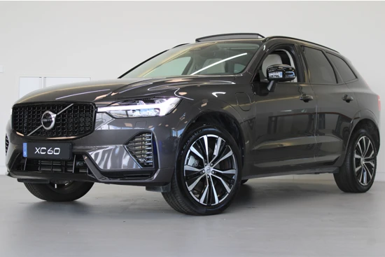 Volvo XC60 T6 350PK AWD Plus Dark | Trekhaak | Gelam Glas | Adapt LED | Blis | Standkachel