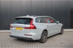 Volvo V60 B3 GT Essential | 36 maanden onderhoud en 24 maanden garantie inclusief | Google | Camera | Stoel / stuur / achterbankverwarming