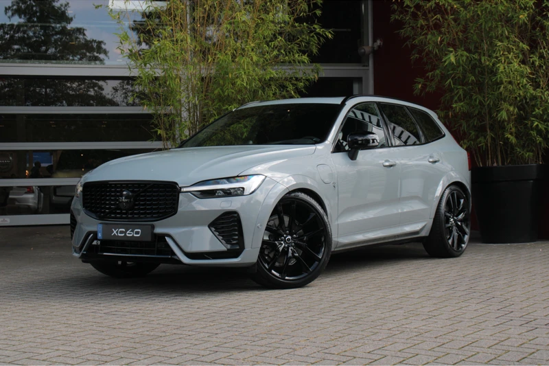 Volvo XC60 Recharge T6 AWD Ultimate Dark | Heico Sportiv | Luchtvering | Bowers&Wilkins | Schuifdak | Trekhaak | 360 Camera | Pilot Assist