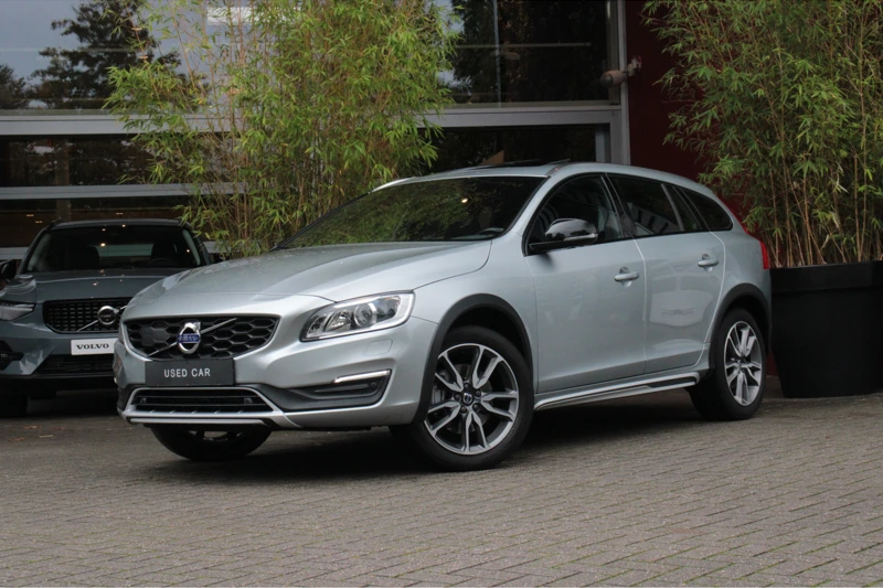 Volvo V60 Cross Country 2.0 T5 245pk Automaat Polar+ | Trekhaak | Camera | Schuifdak | Standkachel | Stuur- en stoelverwarming