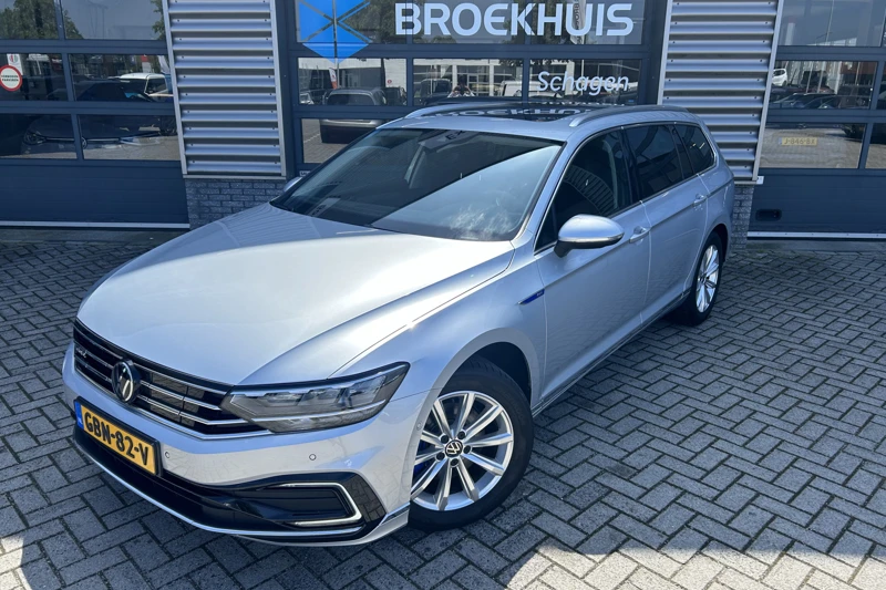 Volkswagen Passat Variant 1.4 TSI 204 pk PHEV GTE Business | Schuifdak | Cruise control adaptief |