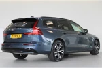 Volvo V60 B4 197PK Plus Dark | Panoramadak | Trekhaak | Adapt LED | Blis | Getint Glas