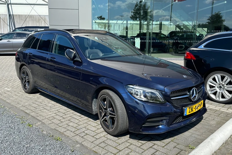 Mercedes-Benz C-Klasse Estate 180 AMG-Line | VERWACHT | Premium Pack | Schuif/kantel dak | Camera | PDC V/A | Cruise Control | Navi | Carplay