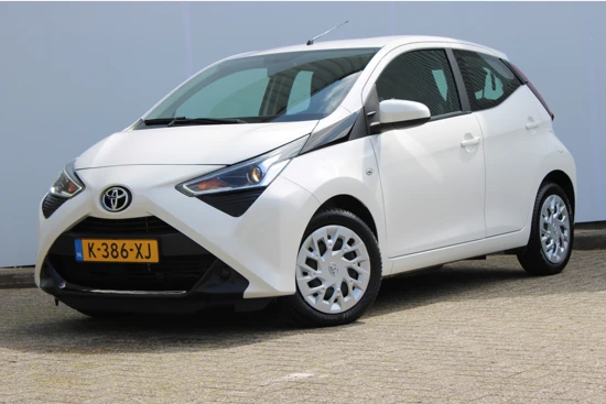 Toyota Aygo 1.0 82PK VVT-i x-play | Cruise Control | Camera | App-Connect | Bluetooth | Airco | All-Season Banden | Elektrische ramen v