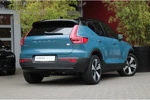 Volvo XC40 Recharge Core 70 kWh | Camera | Stuur- en stoelverwarming | Draadloze telefoonlader | 19" Velgen