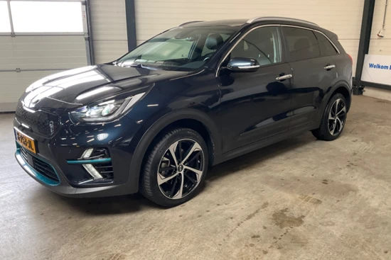 Kia e-Niro ExecutiveLine 64 kWh | Leder | Dodehoek detectie | Keyless | 18" velgen | Camera | Elektr. stoelen |