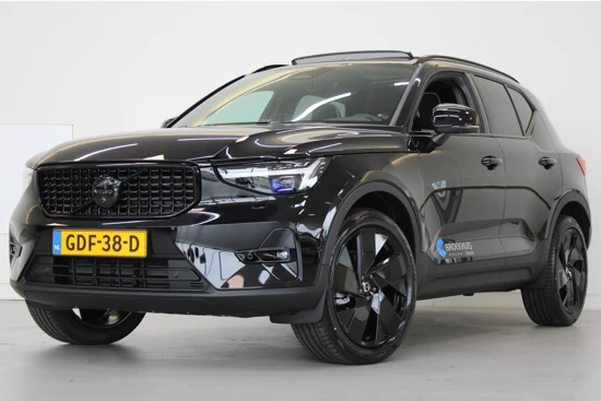 Volvo XC40 B4 200PK Plus Black Edition | Panoramadak | Memory Stoel | HK Audio | Pixel LED | Nubuck