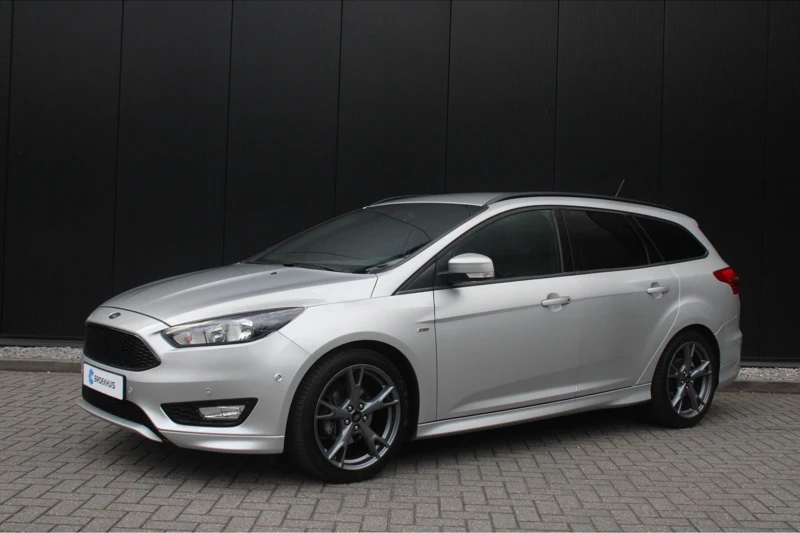 Ford Focus Wagon 1.0 ST-Line | TREKHAAK | 18 INCH | CAMERA | NAVIGATIE | WINTER PACK