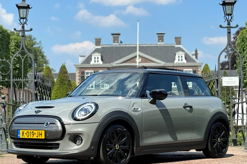 MINI Mini Electric YOURS 33 KWH | DEALER OH! | PANODAK | LEDEREN SPORTSTOELEN | NAVI | CAMERA | CLIMA | STOELVERWARMING | CRUISE | HARMAN/KARDON |