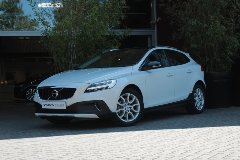 Volvo V40 Cross Country 1.5 T3 Automaat Polar+ Luxury | Harman/Kardon | Panoramadak | Camera | Keyless Entry