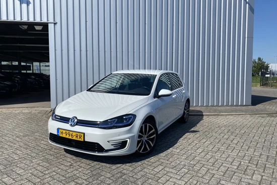 Volkswagen e-Golf 136PK E-DITION | €2000,- Subsidie | Verwarmde Voorruit | LED Koplampen | Adaptive Cruise Control | DAB Ontvanger | PDC V+A | 17'