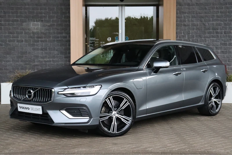 Volvo V60 T8 AWD Recharge Inscription | Schuifdak | Trekhaak | Harman Kardon | Standkachel met Volvo On Call App | Full LED Meesturende ko