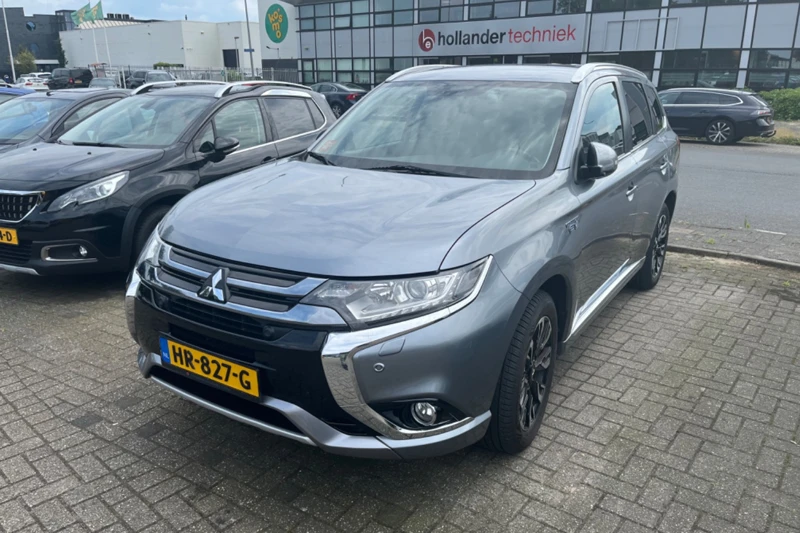 Mitsubishi Outlander 2.0 PHEV Executive Edition | Navi | leder/alcantara | Trekhaak | Camera | Parkeersensoren v+a |