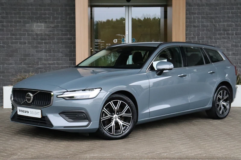 Volvo V60 B4 Core | Adaptieve Cruise Control | Pilot Assist | Stoelverwarming voor+achter | Stuurwielverwarming | Parkeercamera | Parkeers