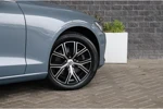 Volvo V60 B4 Core | Adaptieve Cruise Control | Pilot Assist | Stoelverwarming voor+achter | Stuurwielverwarming | Parkeercamera | Parkeers