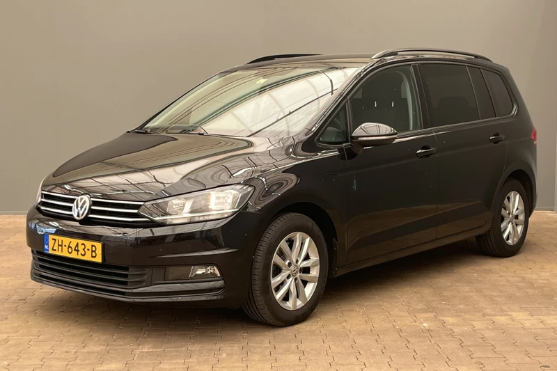 Volkswagen Touran 1.5 TSI Comfortline 150PK | Nieuwstaat! | Camera | Navi by app | Parkeersensoren Voor + Achter |