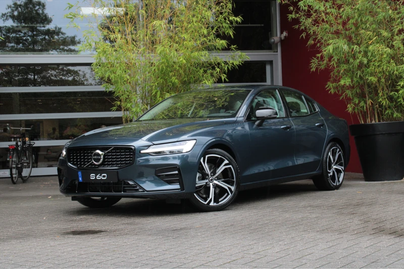 Volvo S60 B4 Plus Dark | Memory Seats | Camera | Adaptive Cruise | Stuur/stoelverwarming | Keyless