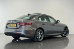 Alfa Romeo Giulia 2.0T Super | Leder | Open dak | Stuur- en Stoelverwarming | Elektrische stoelen | 19" wielen |