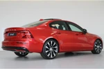 Volvo S60 B4 200PK Plus Dark | Panoramadak | HK Audio | 20'' | Sportchassis | Contourstoelen