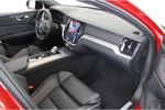 Volvo S60 B4 200PK Plus Dark | Panoramadak | HK Audio | 20'' | Sportchassis | Contourstoelen