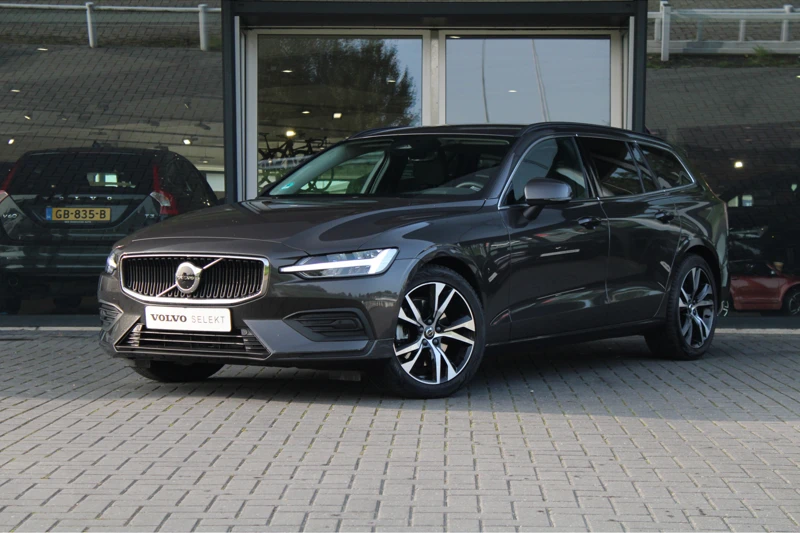 Volvo V60 B4 Core | Driver Assist | Park Assist | 18" | Trekhaak | All Season | Getint Glas | BTW