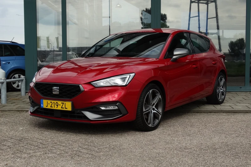 SEAT Leon 1.0 TSI 110 PK FR Launch Edition | Achteruitrijcamera | Stuur + Stoelverwarming | Cruise control adaptief |