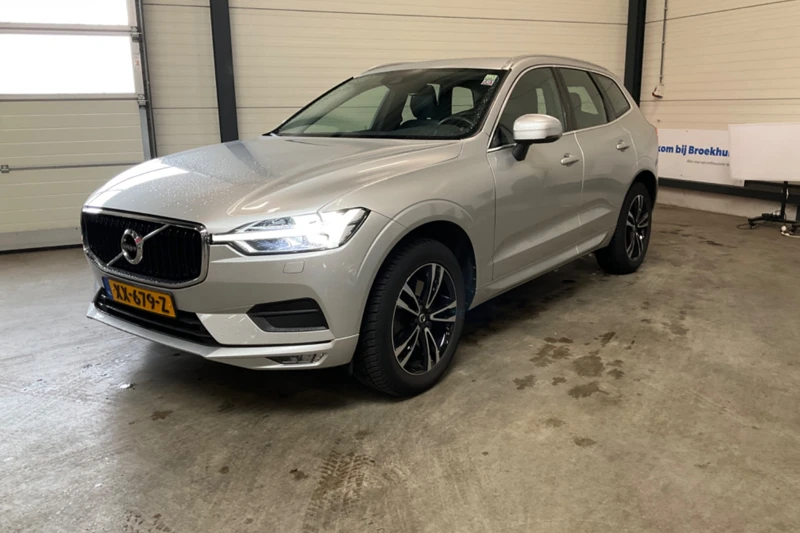 Volvo XC60 2.0 T5 Momentum | Navigatie | Trekhaak! | 18 inch |