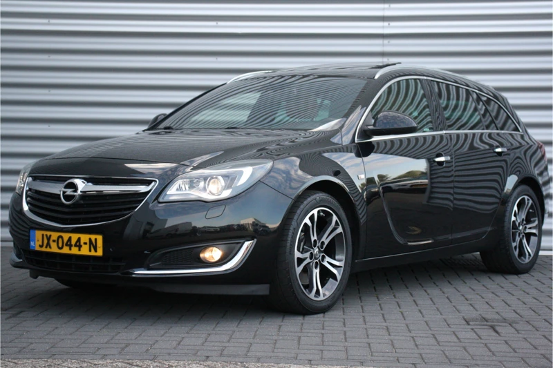 Opel Insignia SPORTS TOURER 2.0 TURBO 250PK INNOVATION+ / NAVI / LEDER / CLIMA / XENON / AGR / PDC / CAMERA / 18" LMV / BOSE / KEYLESS / WINTE